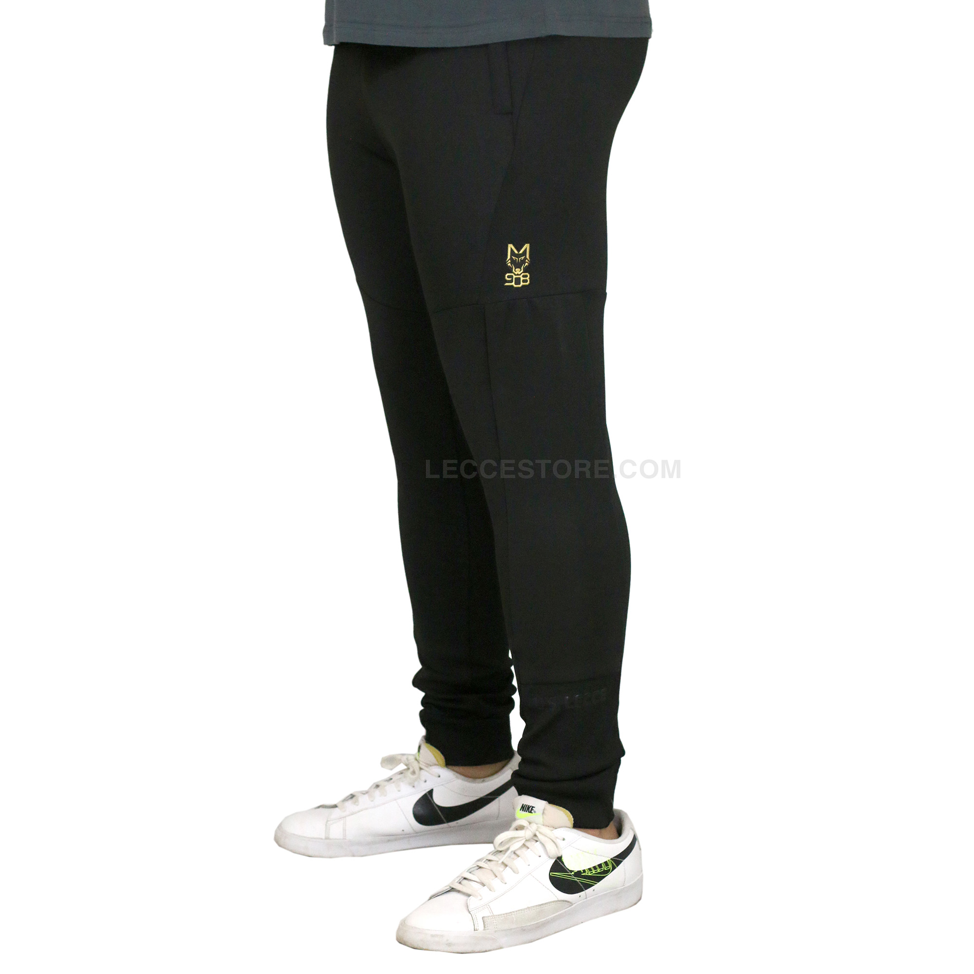 M908 – PANTALONE RAPPRESENTANZA TUTA NERO – ORO U.S.LECCE ACETATO ADULTO