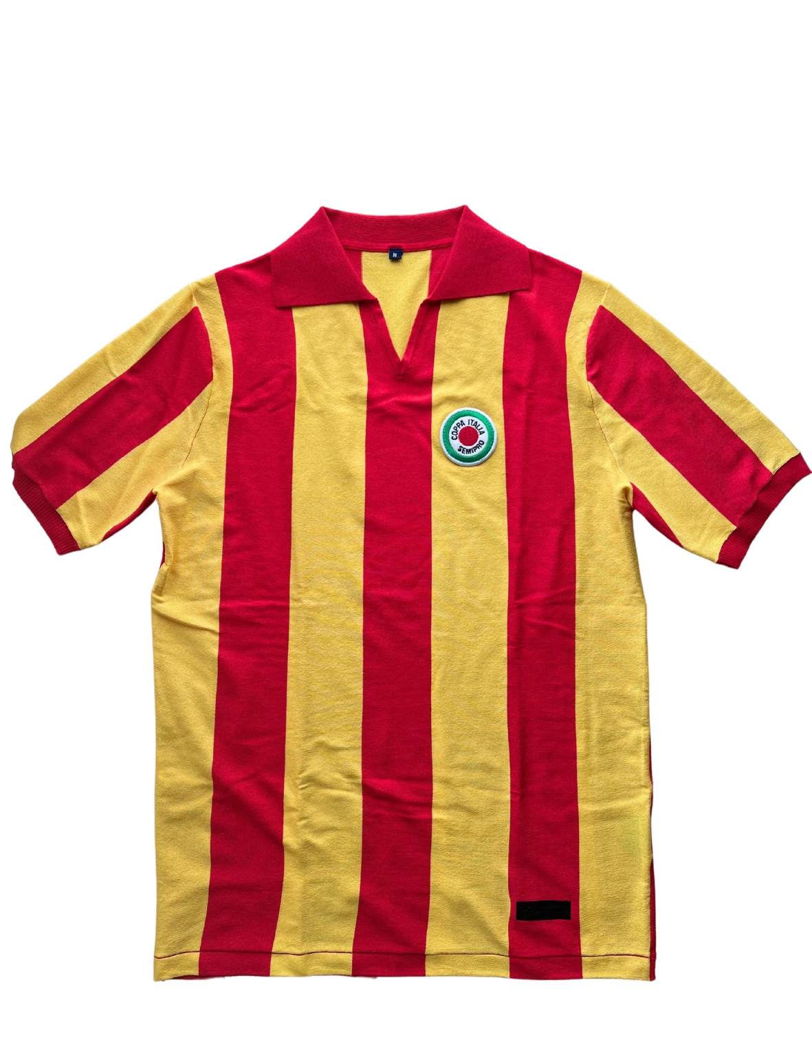 M908 – MAGLIA GARA STORICA EDIZIONE SPECIALE LIMITATA SERIE B 1976/1977 – VERSIONE GIALLOROSSA GIOCATORI – TESSUTO TECNICO O VINTAGE